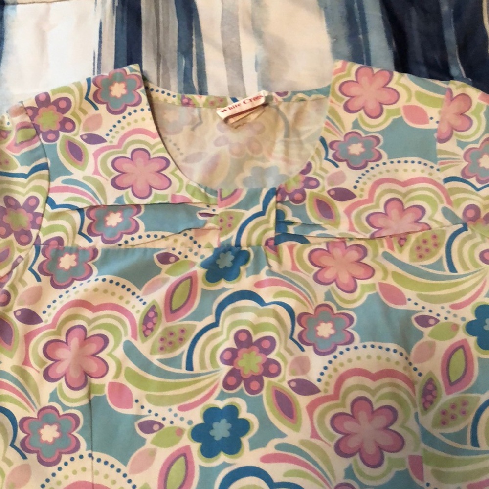 Scrub top - Picture 2 of 2